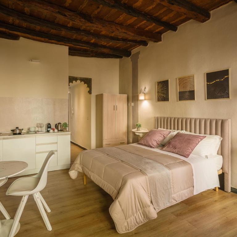 Oisife Apartments - Studio with Balcony - 11