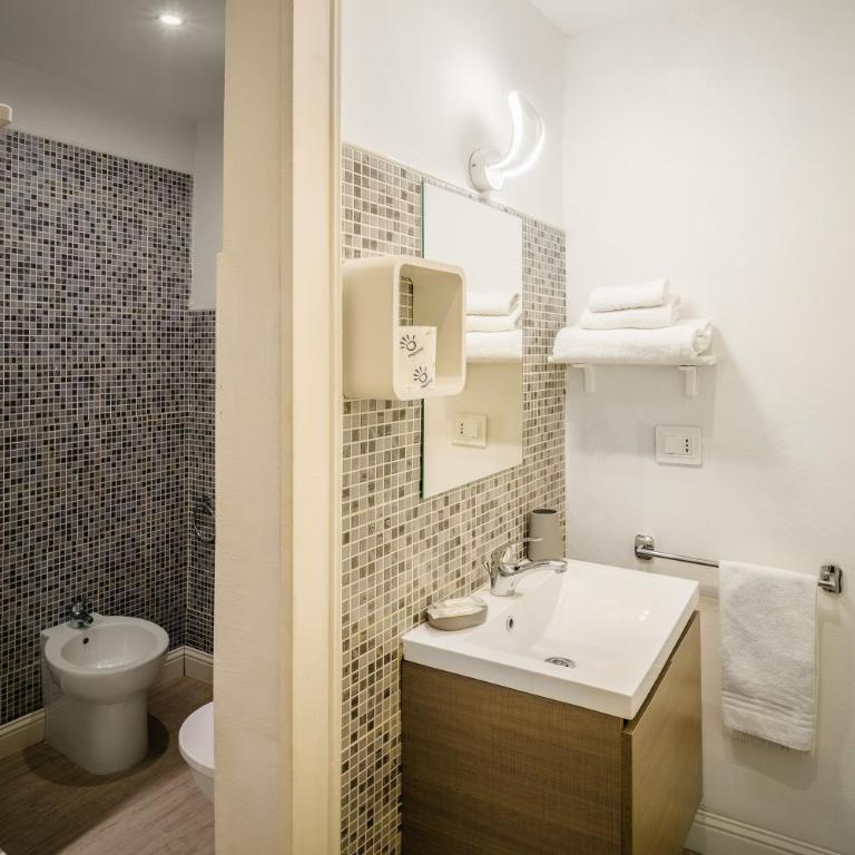 Oisife Apartments - Studio with Balcony - 13
