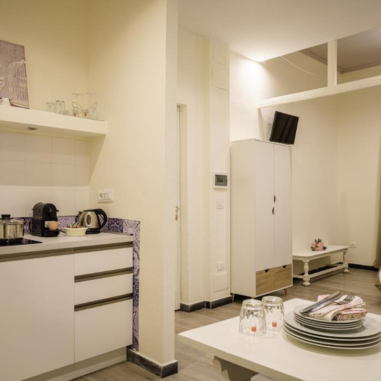 Oisife Apartments - Studio - 4