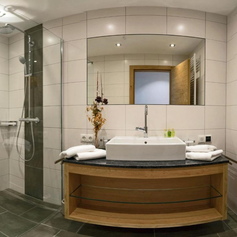 Chalet in Mayrhofen near Penkenbahn Ski Lift - Two-Bedroom Apartment - 12