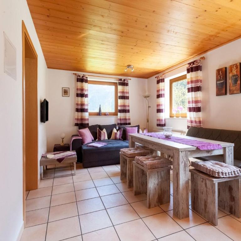 Apartment with garden near hiking trails - Two-Bedroom Apartment - 2