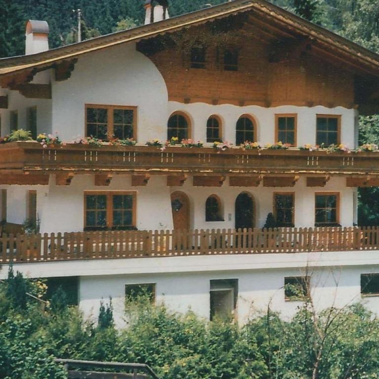 Apartment with garden near hiking trails - Two-Bedroom Apartment - 24