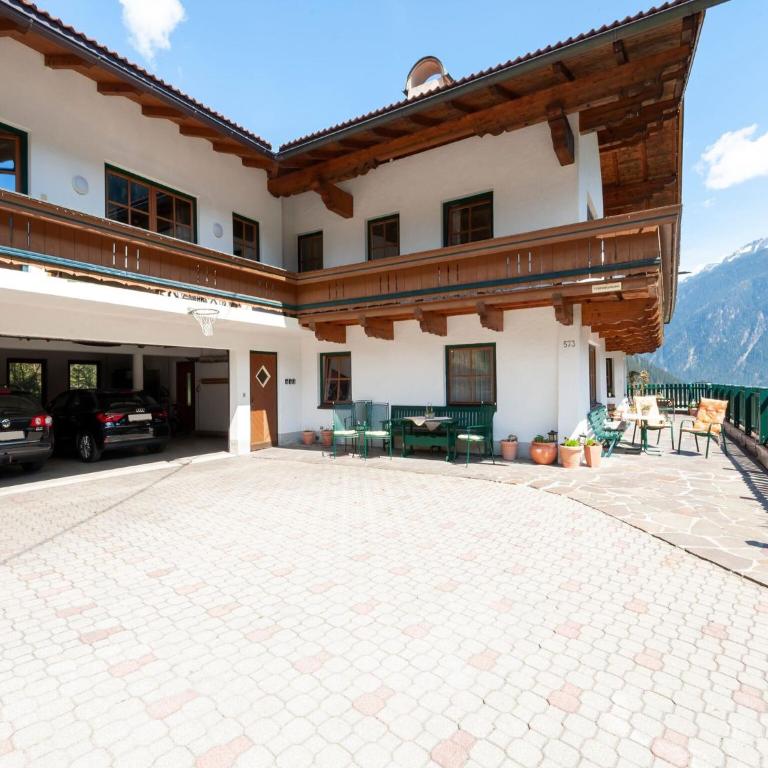 Apartment with garden near hiking trails - Two-Bedroom Apartment - 6