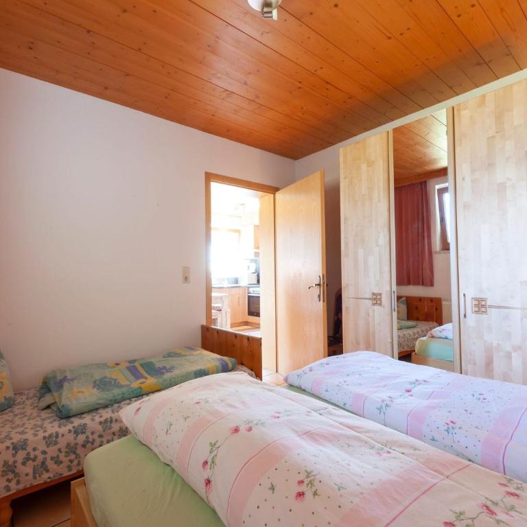 Apartment with garden near hiking trails - Two-Bedroom Apartment - 16