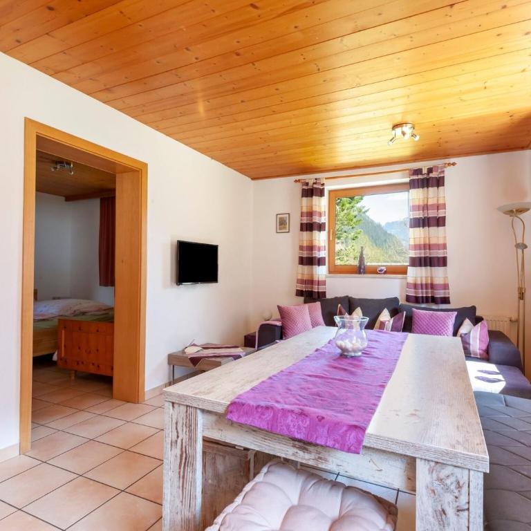 Apartment with garden near hiking trails - Two-Bedroom Apartment - 8