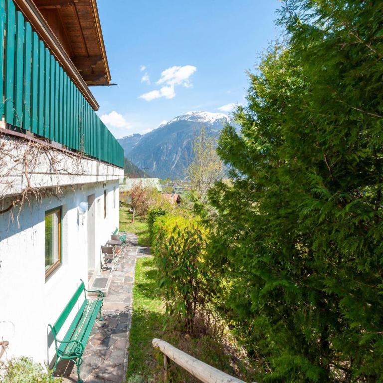 Apartment with garden near hiking trails - Two-Bedroom Apartment - 20