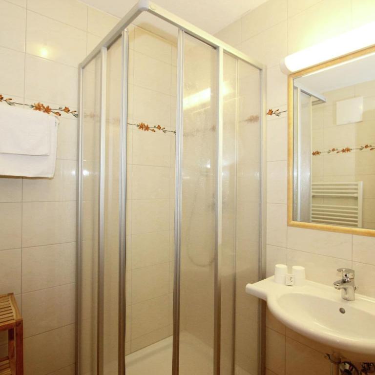 Holiday home in Kaltenbach near ski lift - Apartment mit 11 Schlafzimmern - 25