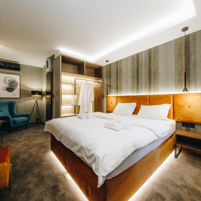 Boutique Luxury Apartments - Deluxe Double Room - 1
