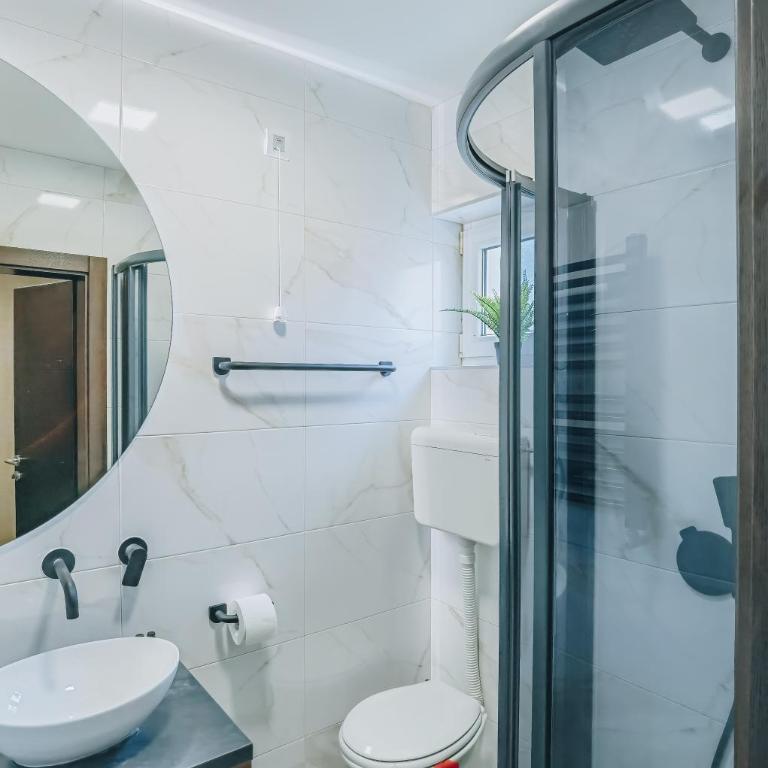 Boutique Luxury Apartments - Deluxe Double Room - 1