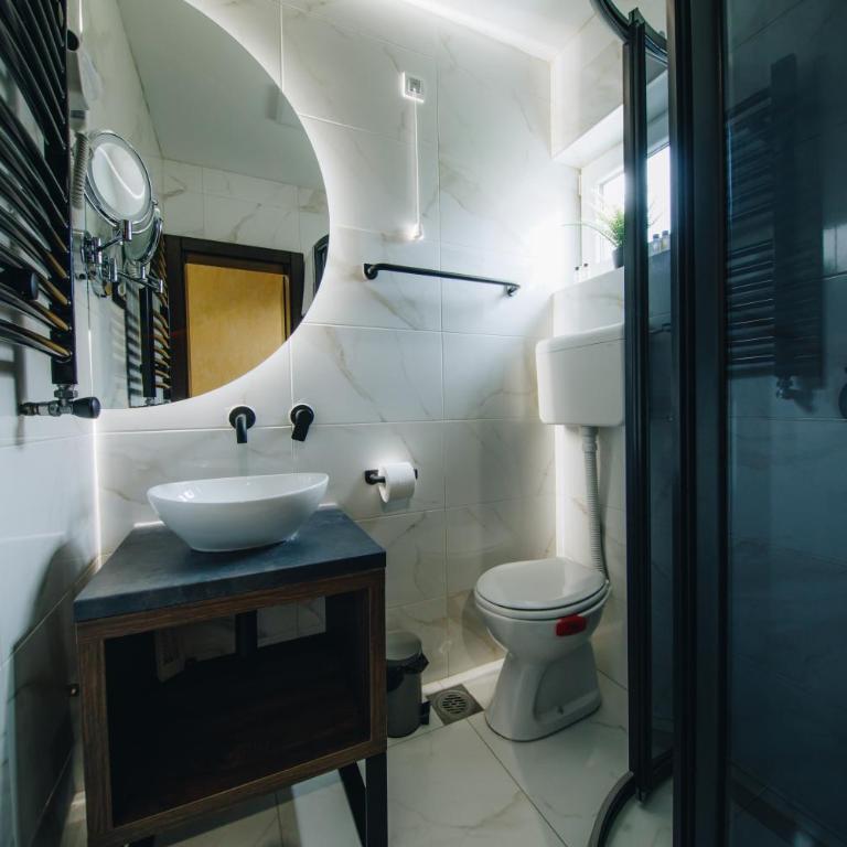 Boutique Luxury Apartments - Deluxe Double Room - 4