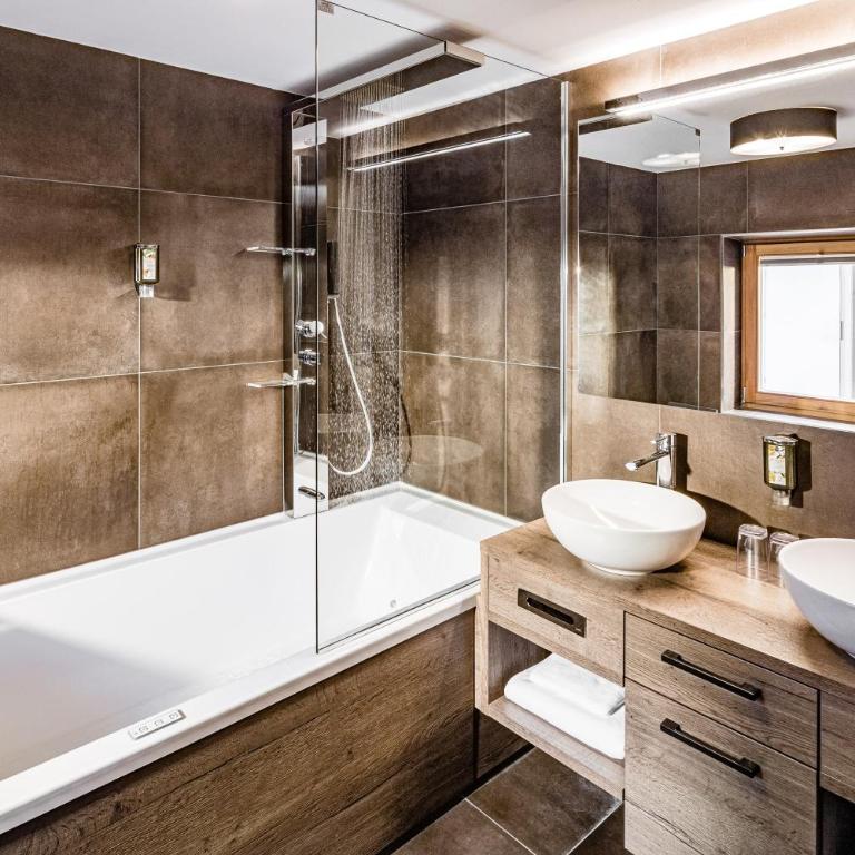 Boutique & Fashion Hotel Maciaconi - Gardenahotels - Suite Deluxe - 22