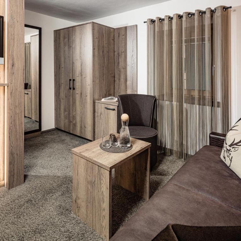 Boutique & Fashion Hotel Maciaconi - Gardenahotels - Suite Deluxe - 23