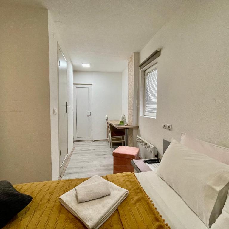Apartmani Aleksandra u centru grada - Small Double Room - 5