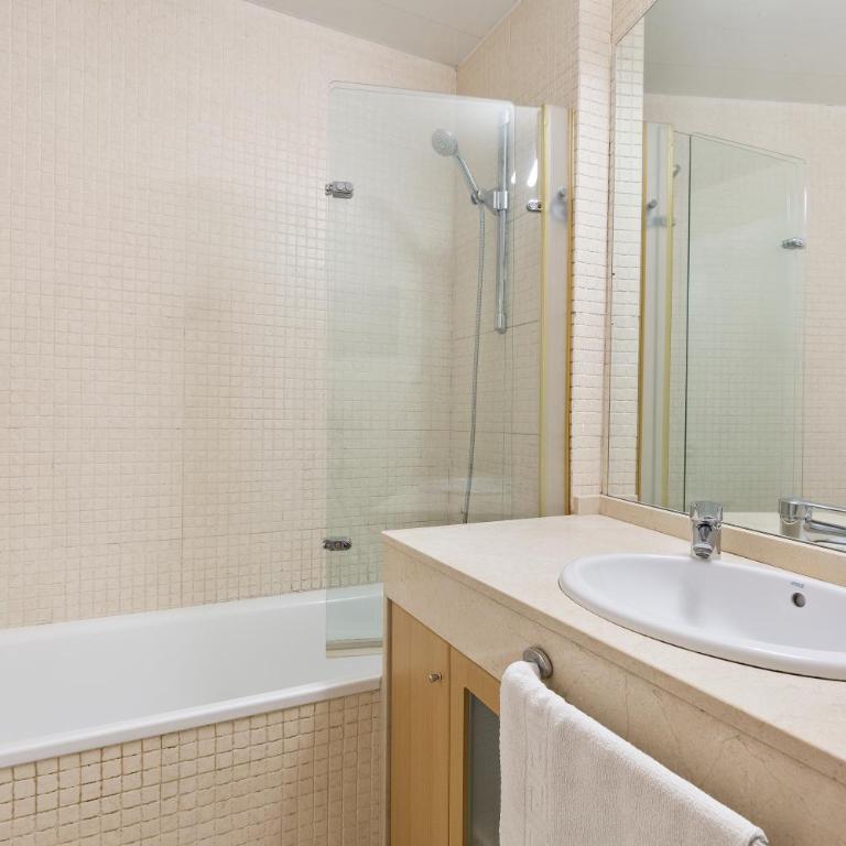 S4D Park Güell - Three-Bedroom Apartment - 25