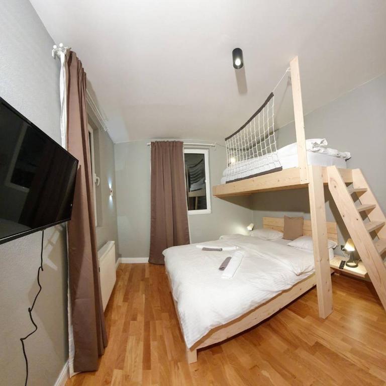 NEST - Triple Room with View - 3