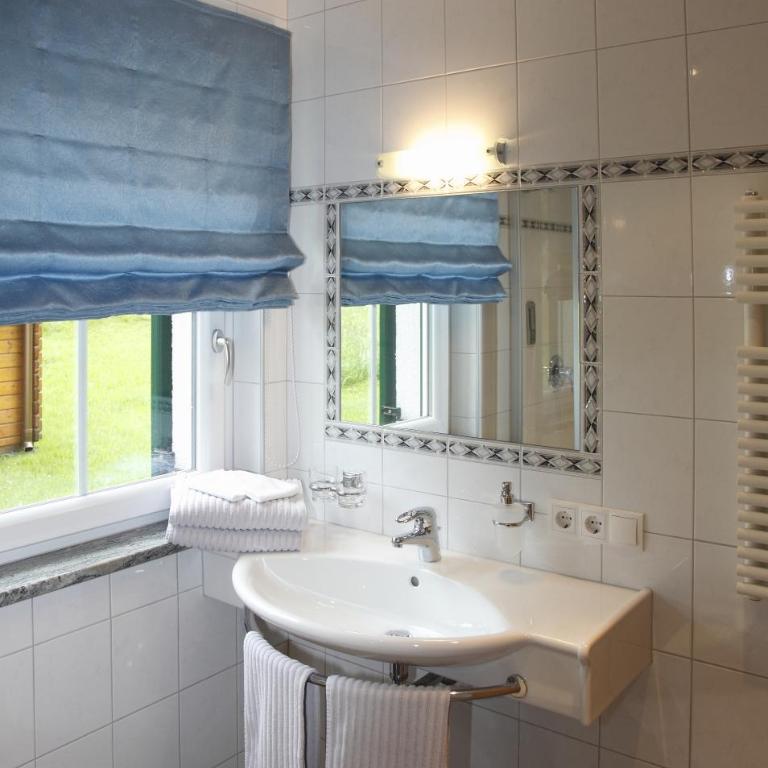 Haus Muntschnei - Classic Dreibettzimmer - 3