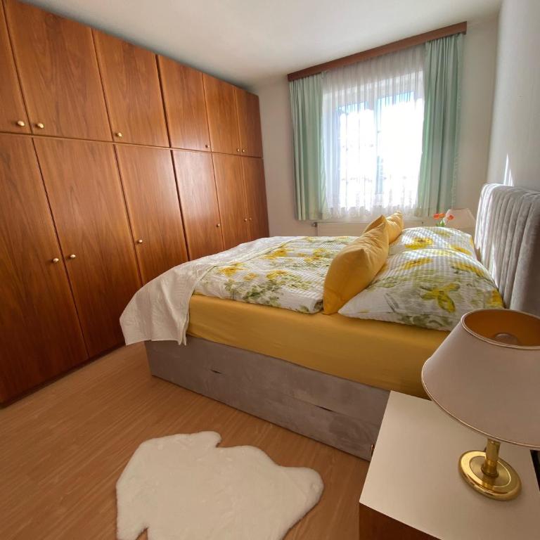 ALTSTADT-APARTMENTS Bad Radkersburg - Ihr Zuhause auf Reisen - Gediegene 88 m² Ferienwohnung „Weißburgunder“ - 1. OG Terrasse Innenhof - 3