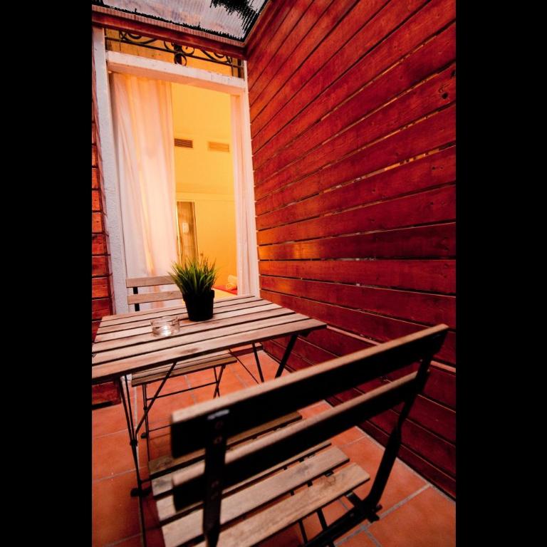 Hostal Live Barcelona - Double or Twin Room - 29