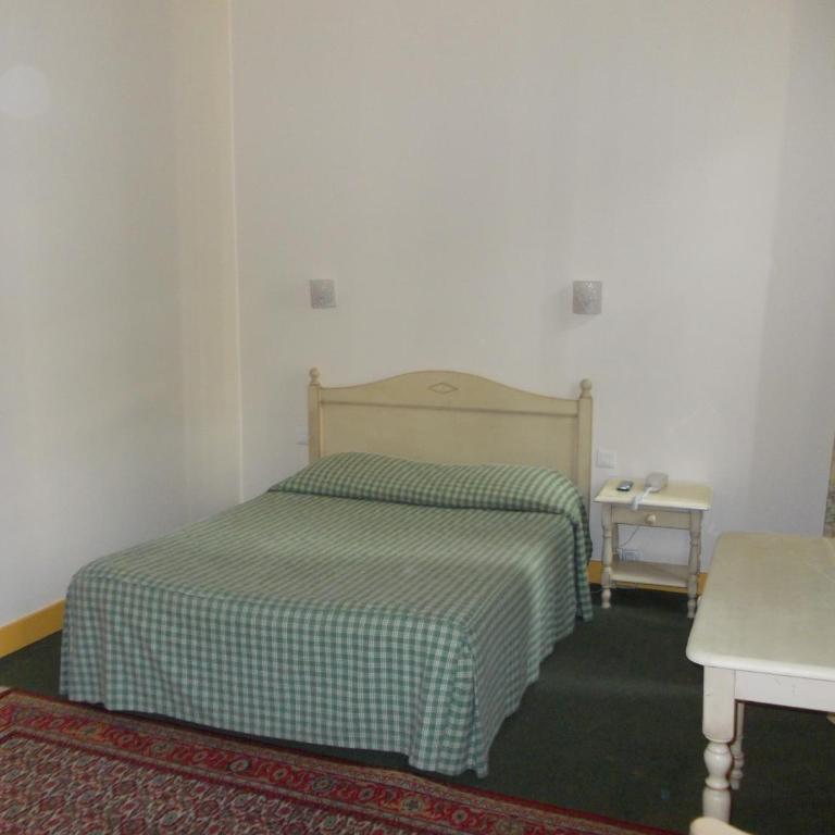 Hotel Marcellin - Chambre Triple (2 Adultes & 1 Enfant) - 6