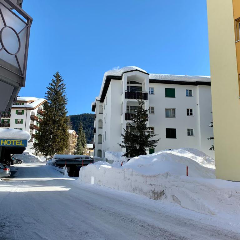 Holiday Apartment Gian - close to the Kongresshaus, the ice hockey stadium, cross-country skiing, the Eau-la-la indoor pool and wellness, large supermarket, 2 bus stops, with an indoor garage and fully equipped - Apartment mit 1 Schlafzimmer - 27