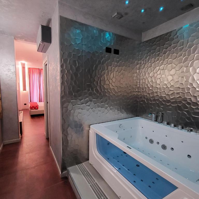 Hotel Relais Dei Papi - Camera Queen Deluxe con Jacuzzi® - 5