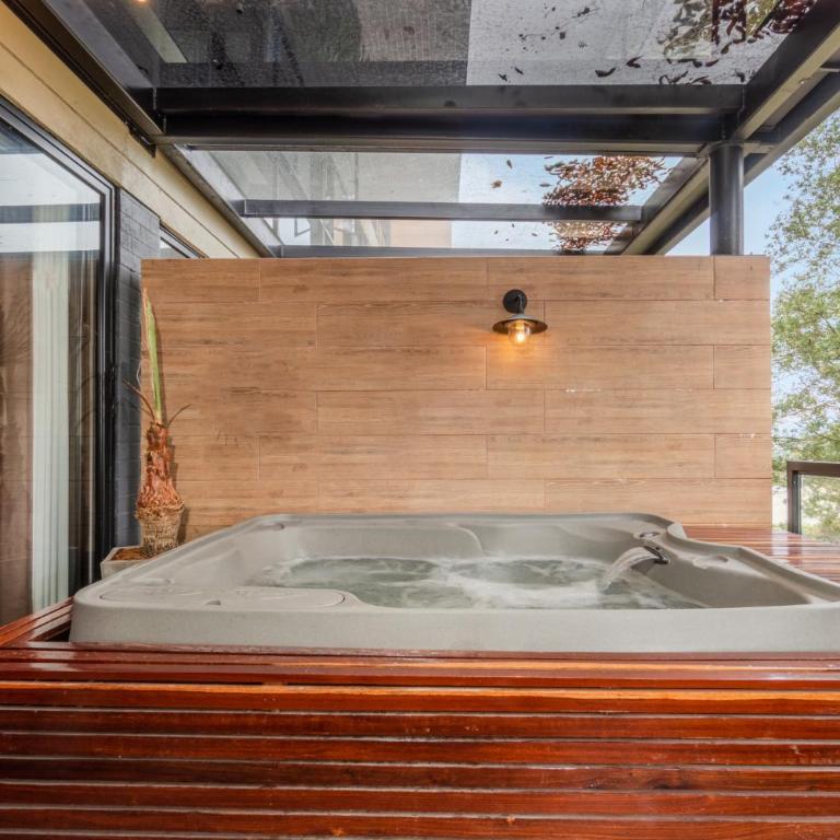 Olive Living Suites by HOUSY HOST - One-Bedroom Apartment - 12