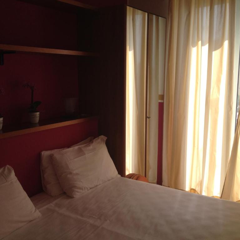 Hotel Benacus - Camera Matrimoniale - 5