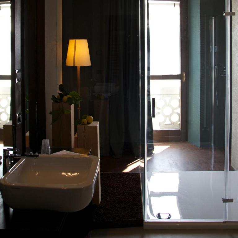 Hotel Locanda del Benaco - Camera Matrimoniale Deluxe con Vista Lago - 2