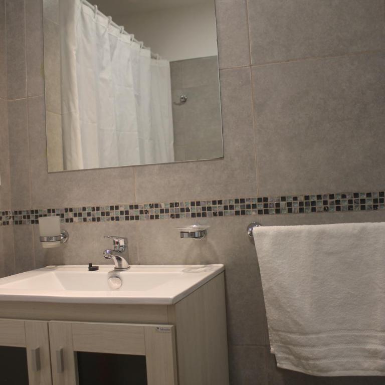 Dpto Panorámico con cochera vista excepcional!! Av Pueyrredón -Excelente Acceso -Seguridad 24 hs Terraza y asadores!! Sin gastos adicionales- - Apartamento de 1 dormitorio - 76