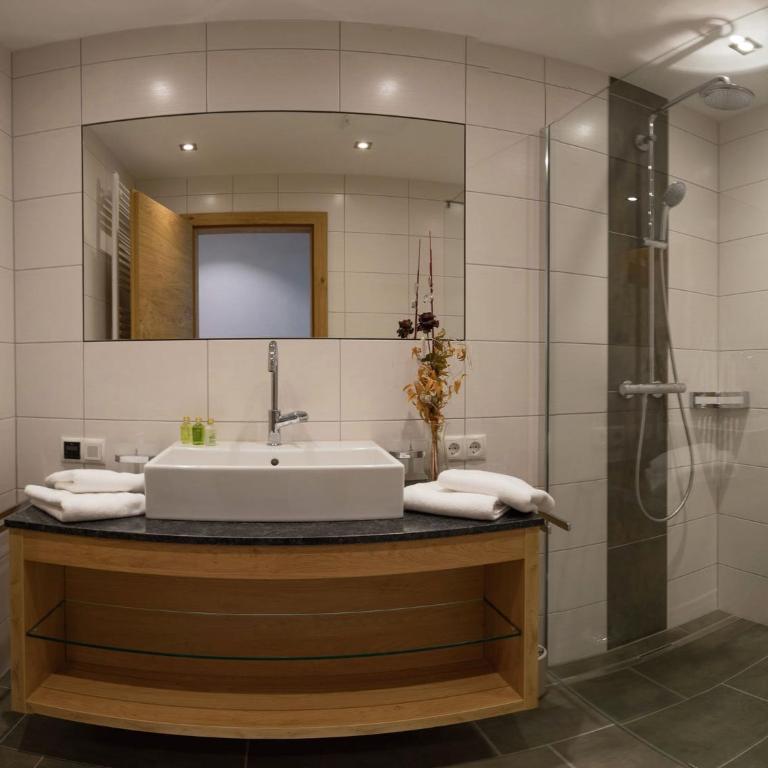 Apartment in Mayrhofen near Ski Lifts - Two-Bedroom Apartment - 17