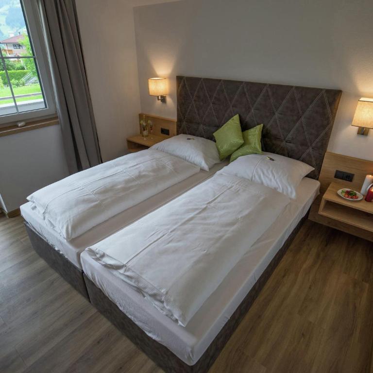 Apartment in Mayrhofen near Ski Lifts - Two-Bedroom Apartment - 4