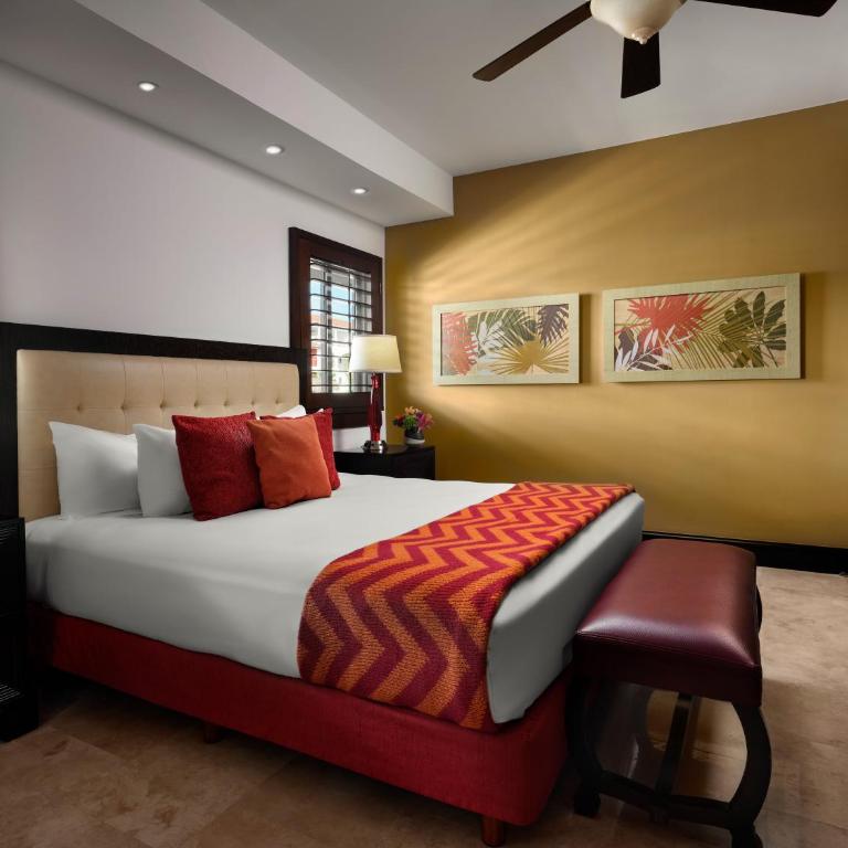 Hyatt Vacation Club at Sirena del Mar - Penthouse Two Bedroom Ocean View - 4