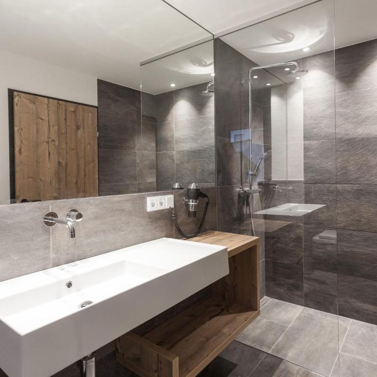 Luxury Chalet Gaschurn near Ski Lift - Superior Chalet - 14