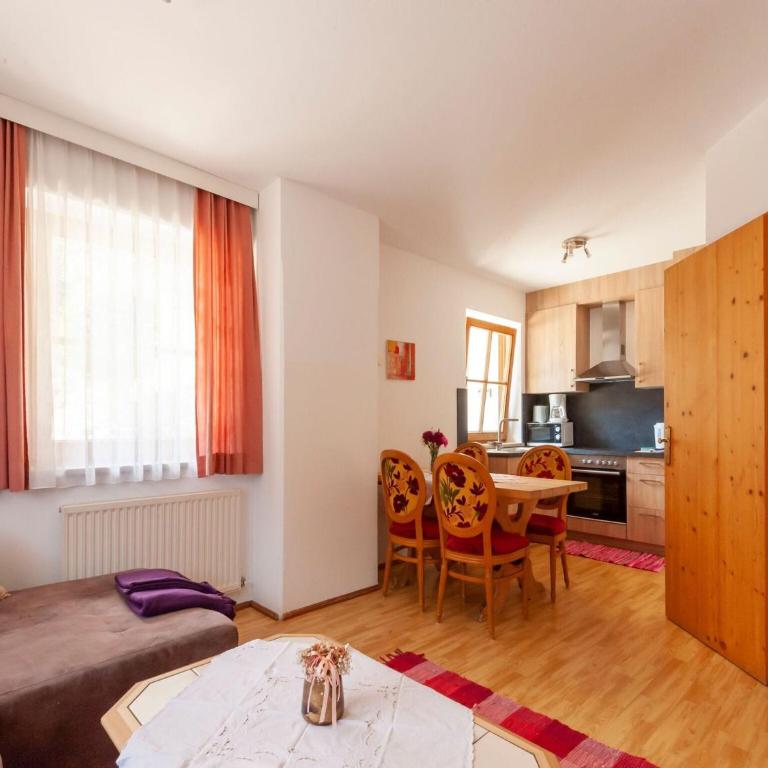 Apartment in Mayrhofen near Penkenbahn Cable Car - Two-Bedroom Apartment - 11
