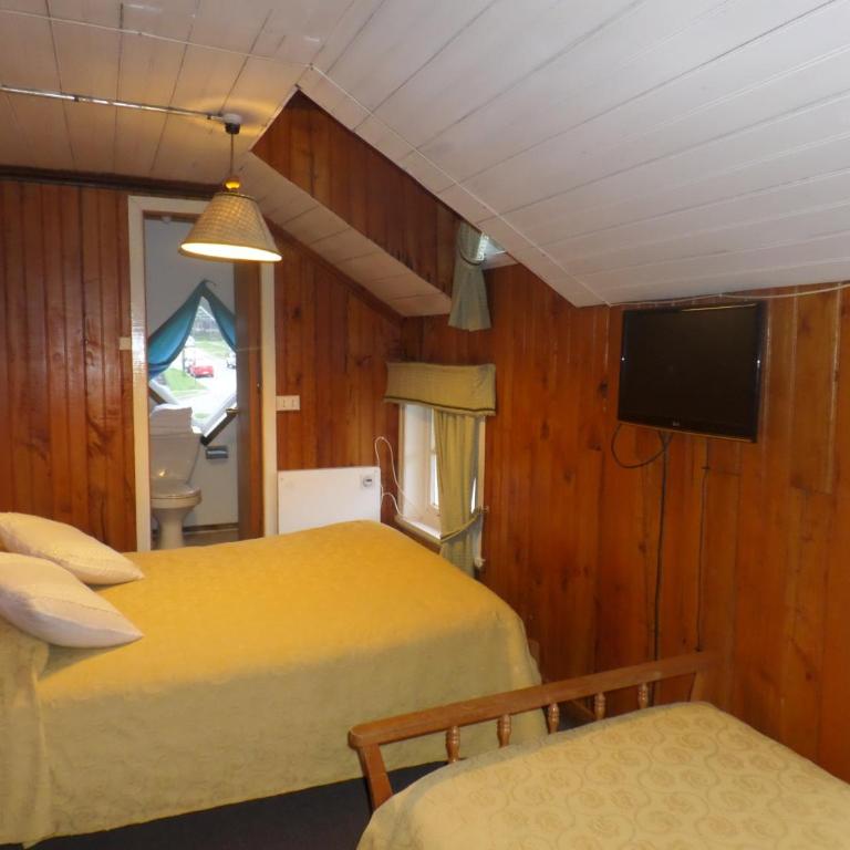 Hostal y Cabañas Villa Germana - Habitación Triple con baño privado - 5