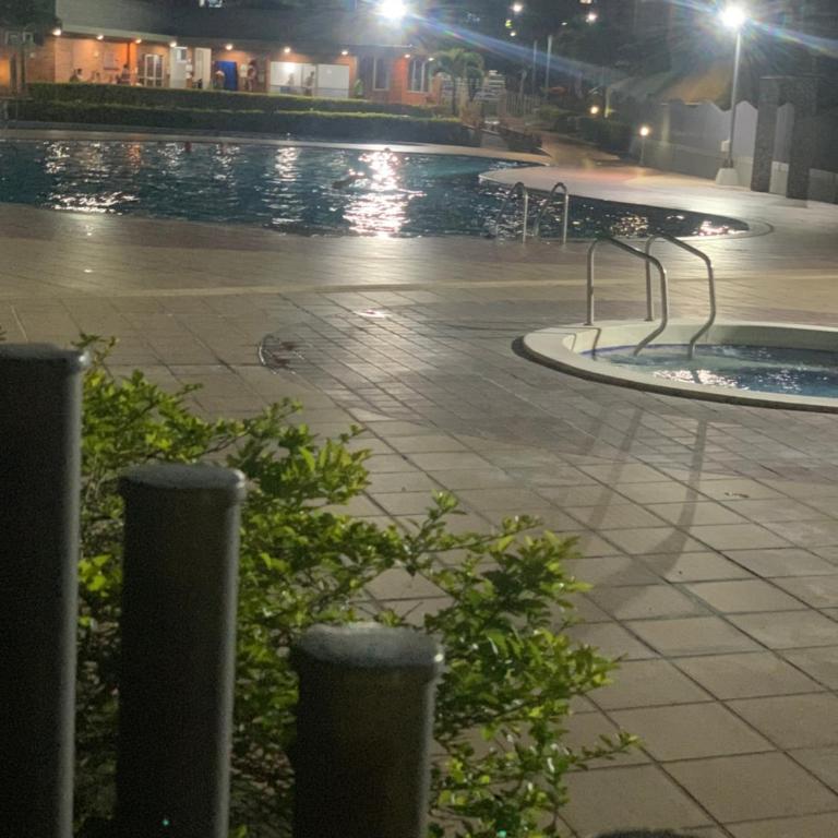 Apartamento amoblado nuevo - Apartamento con vistas a la piscina - 75
