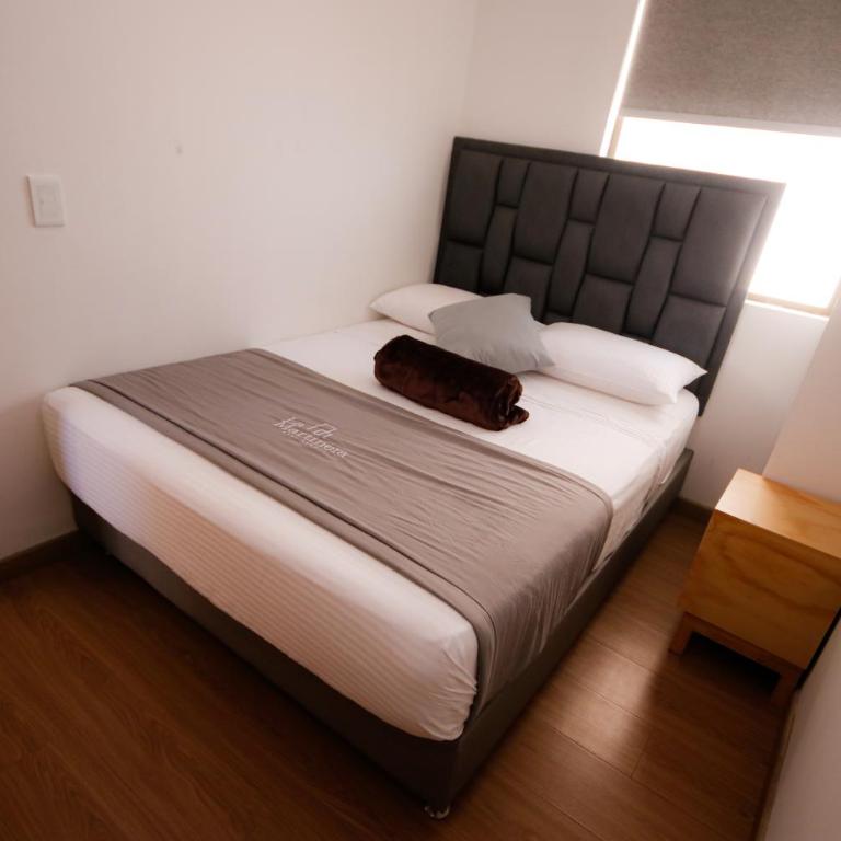 Aptos Plaza Principal, con y sin Vista al Embalse, frente Autobús, a 8 minutos de la Piedra del Peñol, TODO CERCA!!! - Apartamento con balcón - 15