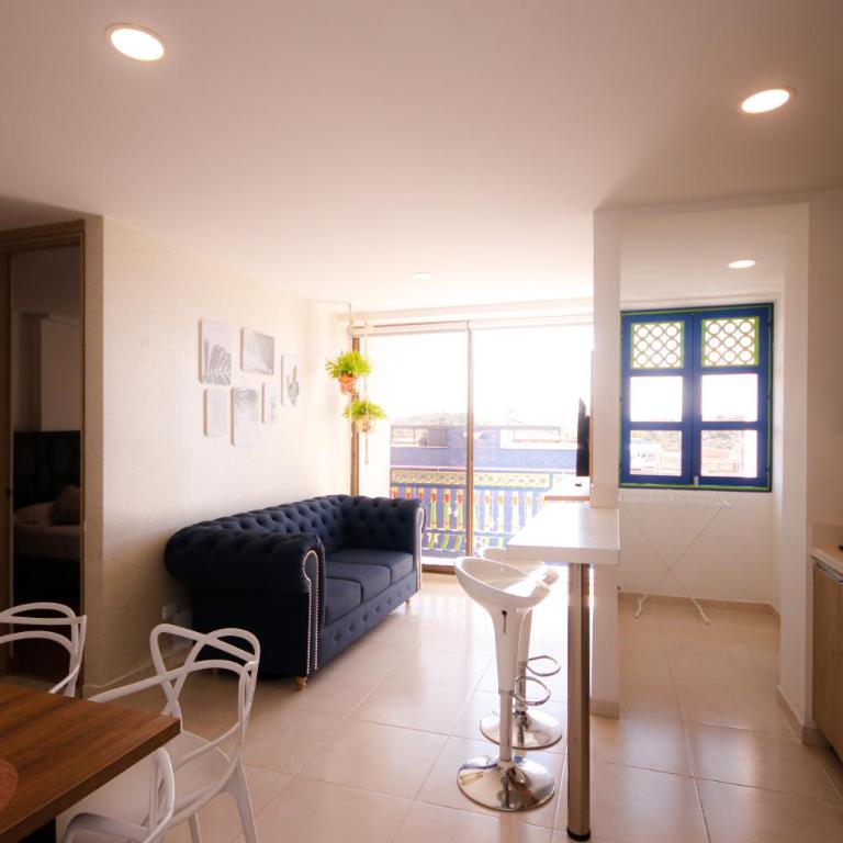 Aptos Plaza Principal, con y sin Vista al Embalse, frente Autobús, a 8 minutos de la Piedra del Peñol, TODO CERCA!!! - Apartamento con balcón - 7
