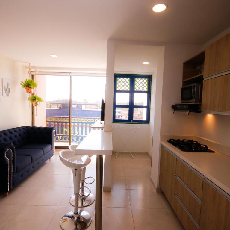 Aptos Plaza Principal, con y sin Vista al Embalse, frente Autobús, a 8 minutos de la Piedra del Peñol, TODO CERCA!!! - Apartamento con balcón - 19