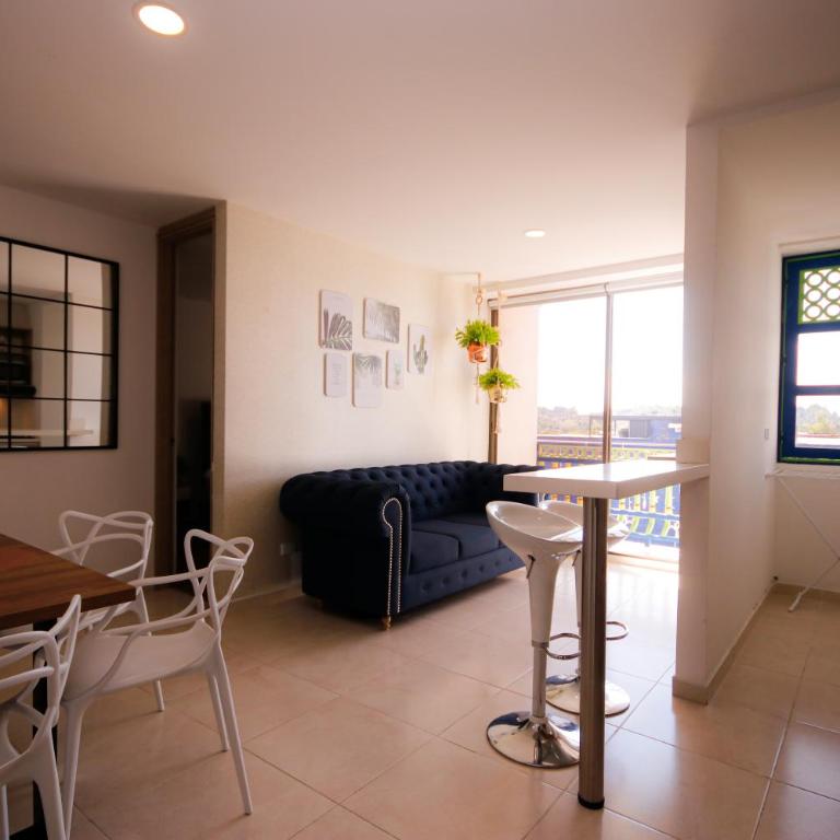 Aptos Plaza Principal, con y sin Vista al Embalse, frente Autobús, a 8 minutos de la Piedra del Peñol, TODO CERCA!!! - Apartamento con balcón - 16