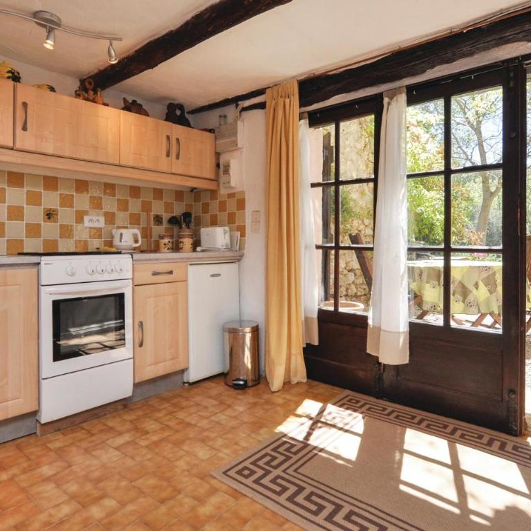 1 Bedroom Amazing Apartment In Lorgues - One-Bedroom Apartment - 6