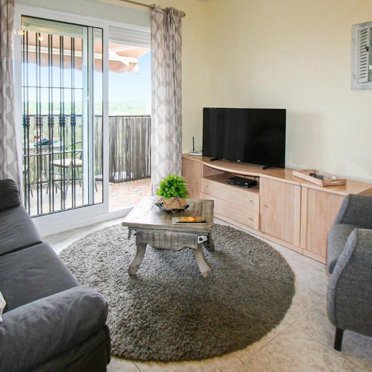Beautiful Apartment In Torrevieja - Apartamento de 3 dormitorios - 3