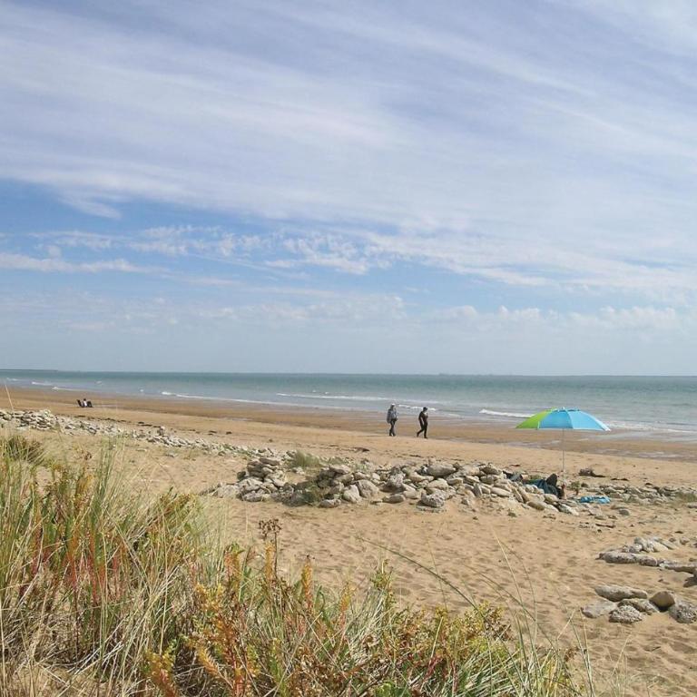 Three-Bedroom Holiday Home In La Tranche Sur Mer - Casa Vacacional de 3 dormitorios - 3