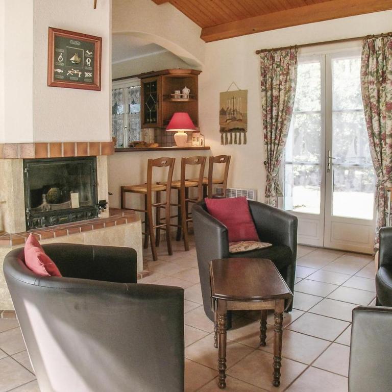 Three-Bedroom Holiday Home In La Tranche Sur Mer - Casa Vacacional de 3 dormitorios - 4