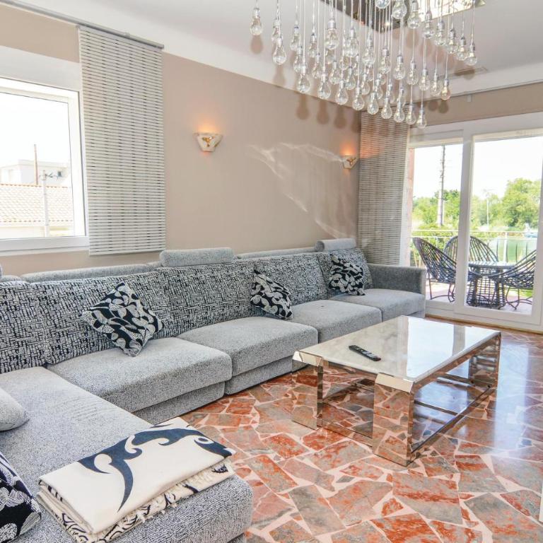 Nice Home In Le Grau D'agde - Maison de Vacances 4 Chambres - 2