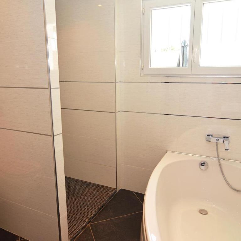 Nice Home In Le Grau D'agde - Maison de Vacances 4 Chambres - 25