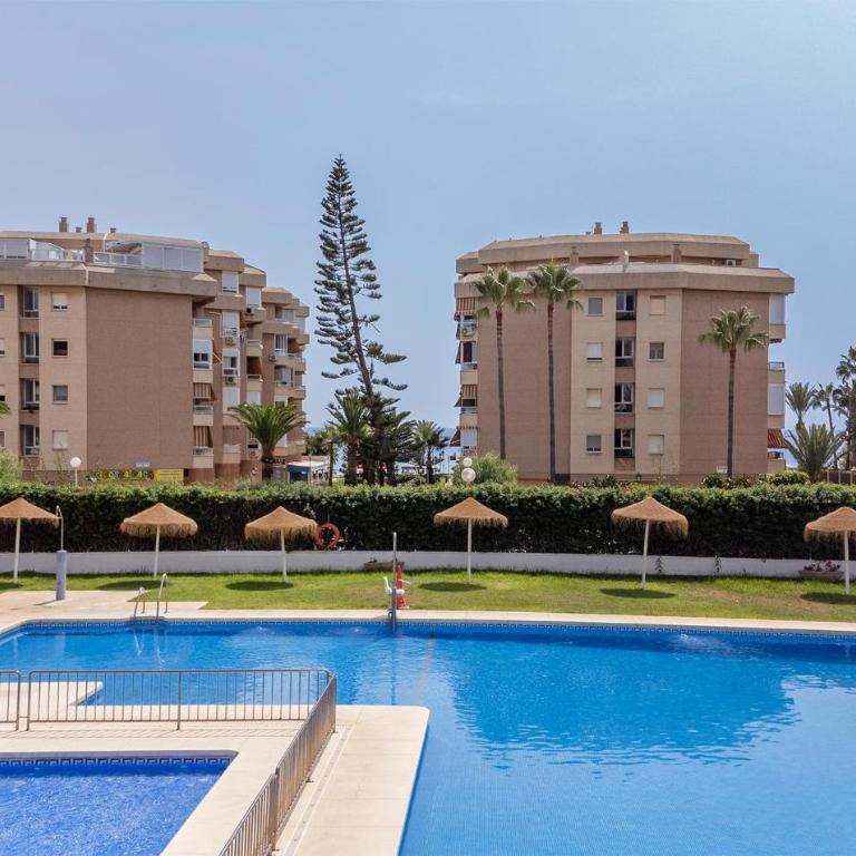 Beach Front Apartment In Torrox Costa With Wifi - Apartamento de 2 dormitorios - 7