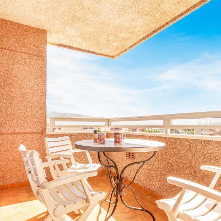 Beach Front Apartment In Torrox Costa With Wifi - Apartamento de 2 dormitorios - 13