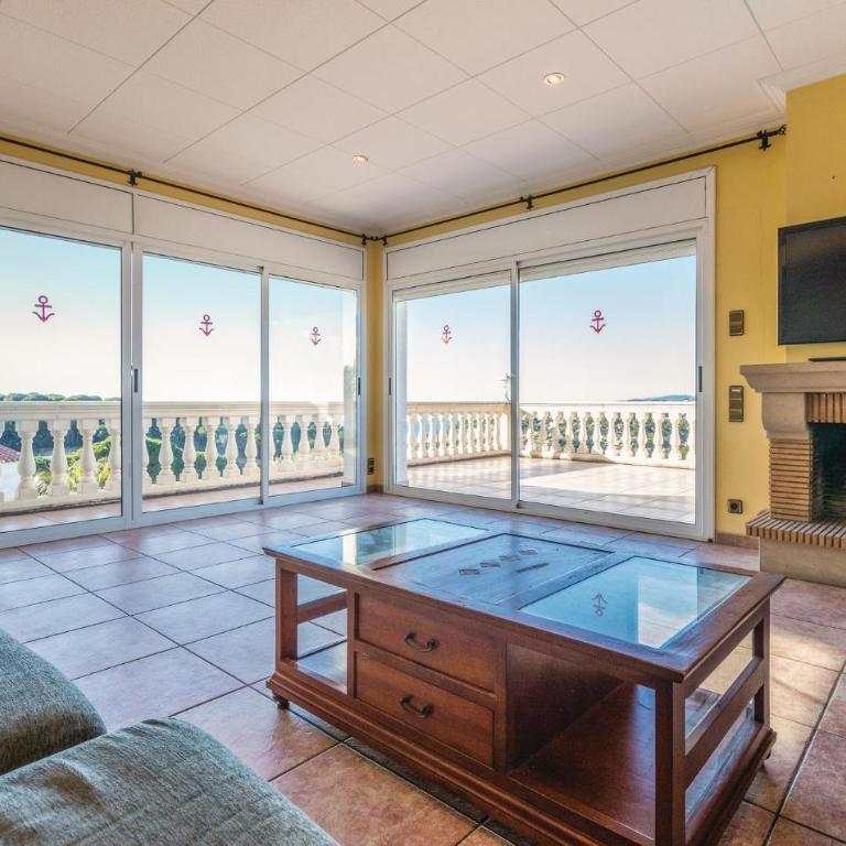 Beach Front Home In Lloret De Mar - Casa de Vacaciones de 6 dormitorios - 2