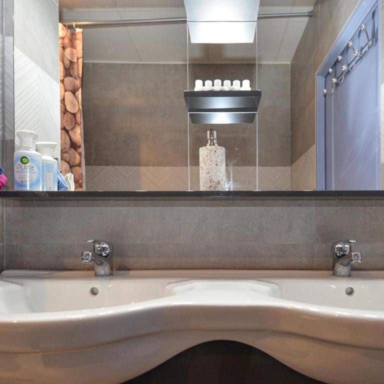 Awesome Apartment In Uzes With Wifi - Appartement 2 Chambres - 17